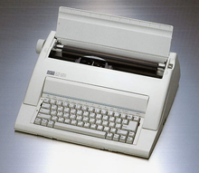 Carica l'immagine nel visualizzatore di Gallery, NAKAJIMA Macchina da scrivere AX-150